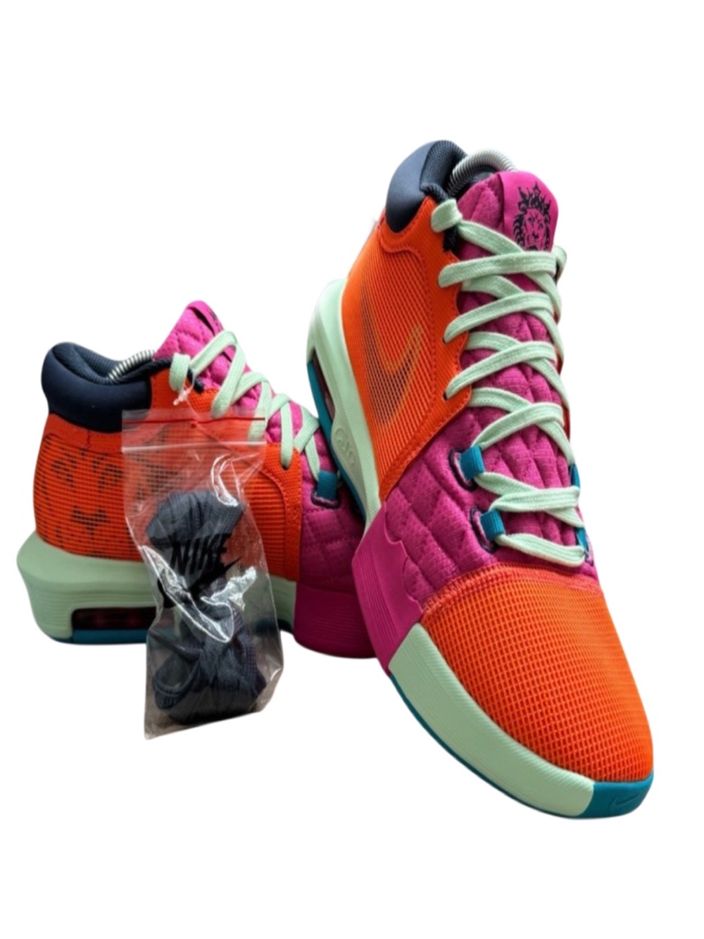 NIKE LEBRON WITNESS 8 SNEAKERS NWT